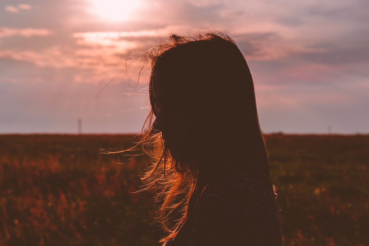 femme regardant l’horizon parcours fertilité